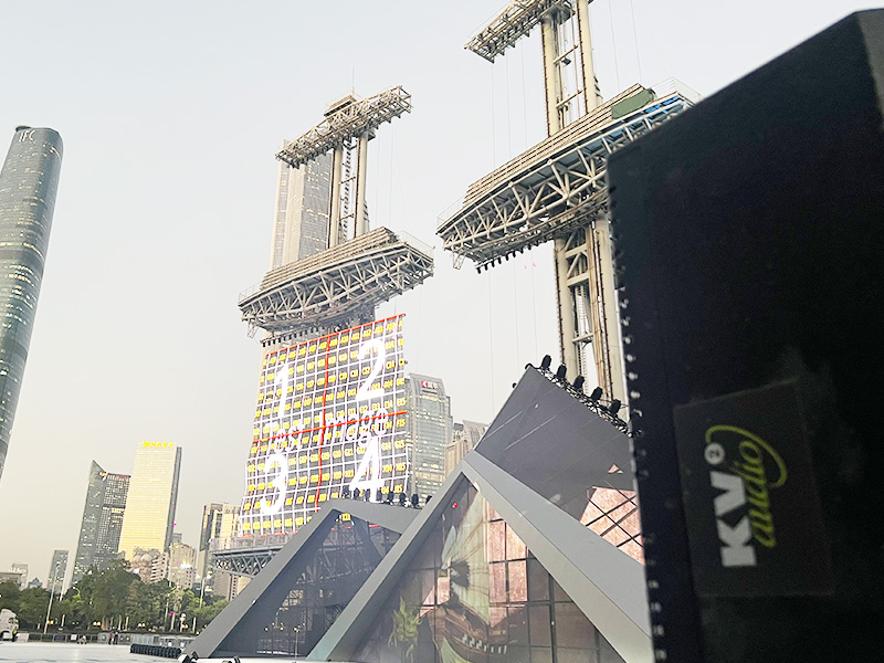 2023年第12屆廣州國際燈光節(jié)，專業(yè)音響KV2音響舞臺搭建中
